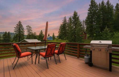 Green Mountain Falls House | Fallsview Cabin Forest Escape w Rustic Charm