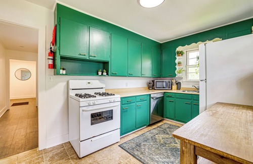 Greer House | Families Welcome, Fenced Yard: Inviting Greer Home
