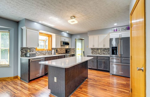 Gahanna House | Families Welcome: Lake-View Home, 2 Mi to Gahanna!