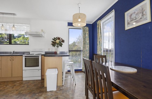 Manurewa House | Family 3BR Home with Netflix&Fenced Yard