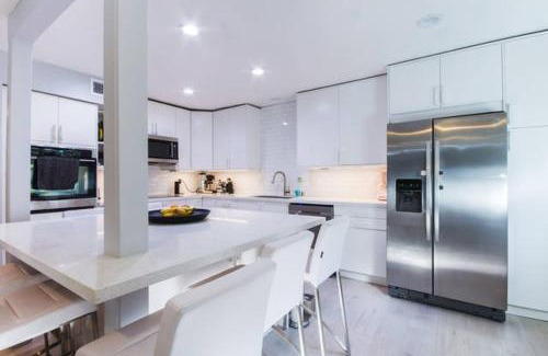 Lyon Street House | Family 4BR Home 15 min to Disneyland & Beach