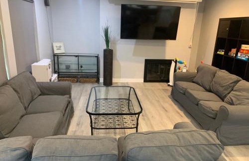 Lyon Street House | Family 4BR Home 15 min to Disneyland & Beach