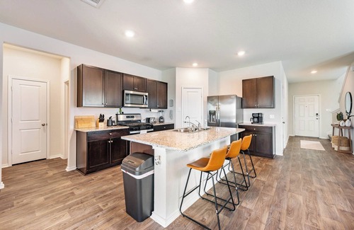 San Antonio House | Family 5BR Western Retreat – Lackland BMT, SeaWorld & Riverwalk