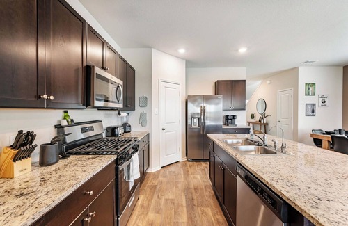 San Antonio House | Family 5BR Western Retreat – Lackland BMT, SeaWorld & Riverwalk