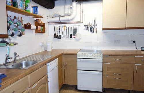 Barmouth House | Family and pet friendly 1711 stone built cottage in town centre. Close to beach