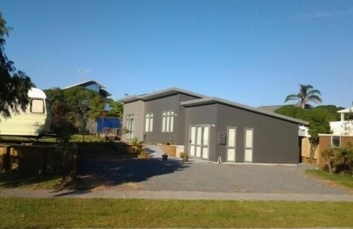 Bowentown House | Family Bach with space to play and close to surf