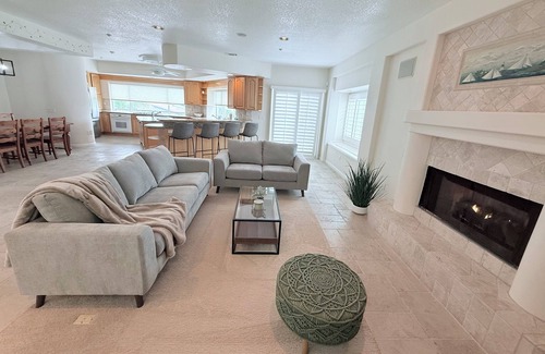 Oxnard Shores House | Family Beach House w ocean view & bonus office room