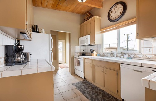 Opal Cliffs House | Family Beach Retreat HOT TUB. BIKES. SURF BOARDS, BBQ, BEACH ACCESS