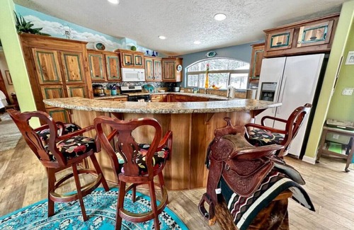 Donnelly Cabin | Family Cabin with Hot Tub and Tree Fort