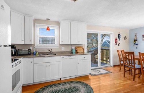 Sandwich House | Family Cape Escape—Beach, Boardwalk & Game Room