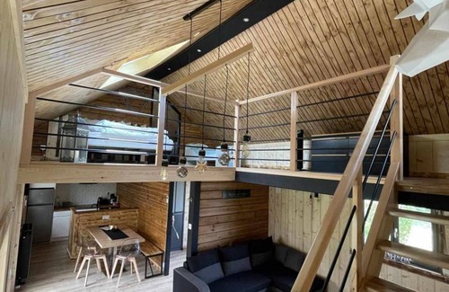 Floyon Cottage | Family chalet with covered terrace and large secure garden