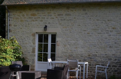 Sainte-Marie-du-Mont Cottage | Family cottage with garden, pets allowed near Utah Beach