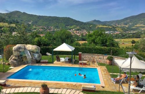 Furlo House | Family Cottage in Cagli with Pool