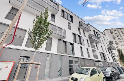 Bagneux Apartment | Family First