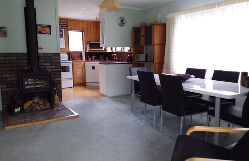 Coromandel House | Family/Fisherman/Pet Friendly/Fenced-Quiet street, Sunny aspect, Weber BBQ Wi-Fi