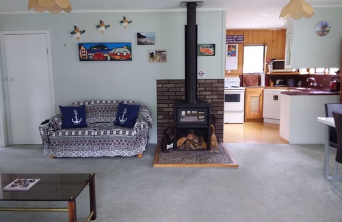 Coromandel House | Family/Fisherman/Pet Friendly/Fenced-Quiet street, Sunny aspect, Weber BBQ Wi-Fi