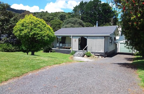 Coromandel House | Family/Fisherman/Pet Friendly/Fenced-Quiet street, Sunny aspect, Weber BBQ Wi-Fi