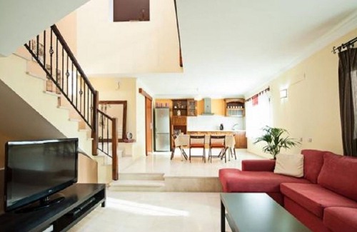 Cruce de Arinaga House | Family-friendly Home ‘Casa Cruce de Arinaga’ with Terrace, Air Conditioning & Wi-Fi