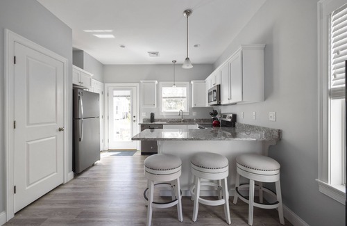 Arundel Cottage | Family friendly 2 bed, 2 bath home in gated community with pool & gym