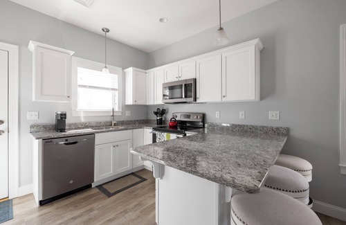 Arundel House | Family friendly 2-bedroom/2 bathroom house in Arundel with free WiFi, pool & gym