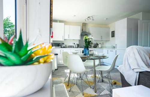 Peterborough Apartment | Family-Friendly 2BR/2BA with WiFi & Parking