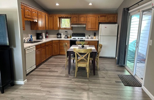 Aloha House | Family friendly 2BR yard private driveway Wi-Fi