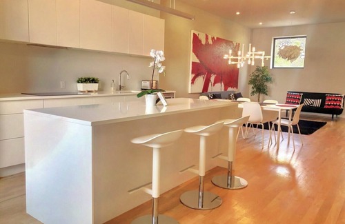 Fairmount Condo | Family Friendly Art Museum Gem with Private Roof Garden