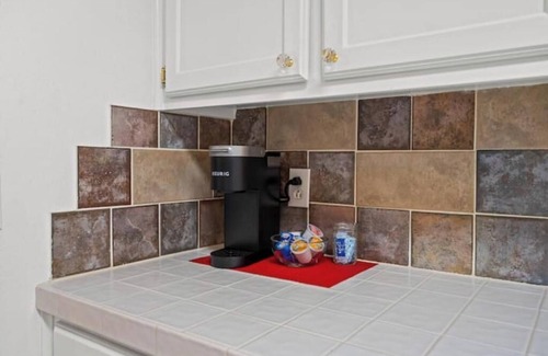 North by Northwest House | Family Friendly: Arcade game: Air Hockey: Garage Access