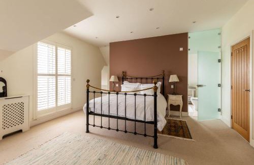 East Wittering House | Family friendly Beach House - a skip to the water!