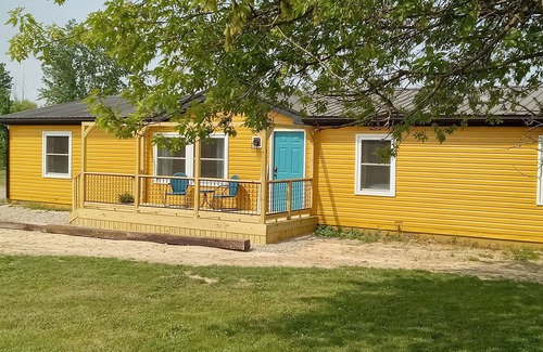 Deckerville House | Family friendly bungalow with big yard and deck, close to town