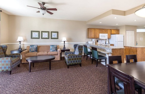 Williamsburg Resort | Family-Friendly Condos w/beautiful pools, games, and miniature golf
