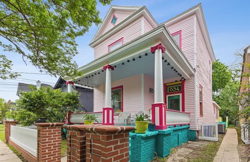 Columbus House | Family Friendly Colorful Historic Uptown Home near Hospitals Ft Benning and CSU