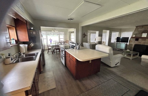 Fremont Cottage | Family-friendly Comfortable Lakefront Cottage on beautiful Lake George