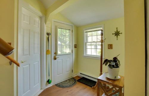 Golts House | Family-Friendly Cottage, Walk to the Beach!