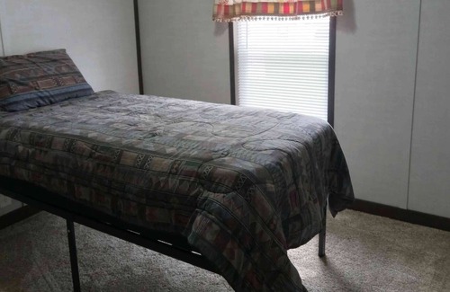 Helmer House | Family friendly, cozy home near the lake!