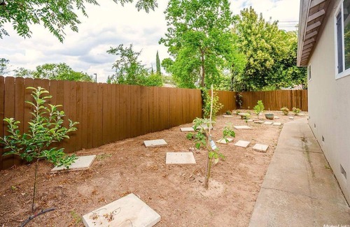 Carmichael House | Family Friendly Entire Home in Sacramento