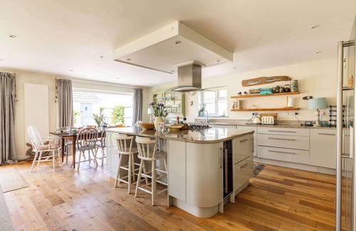 East Wittering House | Family-Friendly Beach House with Garden!