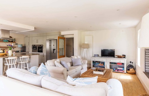 East Wittering House | Family-Friendly Beach House with Garden!