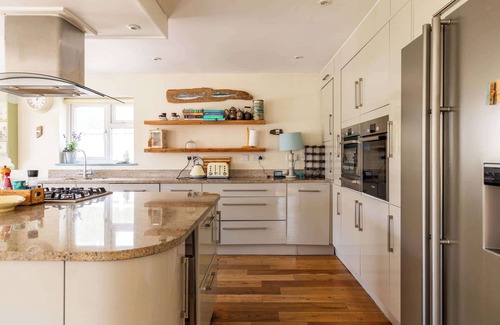 East Wittering House | Family-Friendly Beach House with Garden!