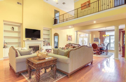 Lakes of Forest Hill House | Family-Friendly Gem with Home Office in Memphis