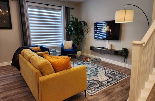 Southwest Edmonton House | Family friendly home in South Edmonton (Near airport)