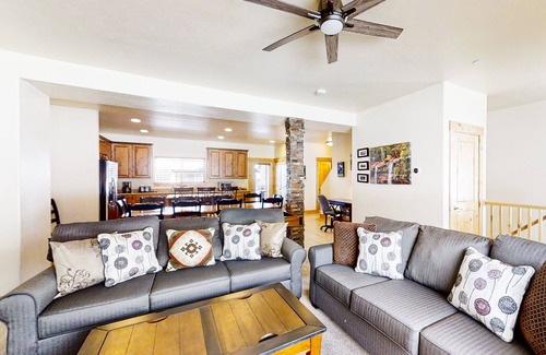 Bear Hollow Village House | Family-Friendly Home with Private Hot Tub, Shared Pool, WiFi, and Central AC