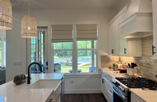 Dadeville House | Family friendly Lakehouse: dock, kayaks & SUP board, firepit Neighborhood pool!