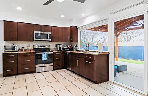 Plano House | Family Friendly, Near Highways, Tesla Charger, Foosball, Grill, Garage, Dart