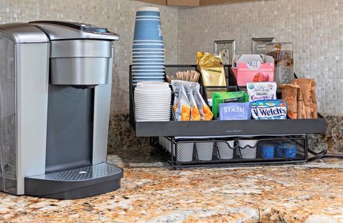 Plano House | Family Friendly, Near Highways, Tesla Charger, Foosball, Grill, Garage, Dart