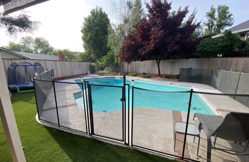 Chico House | Family friendly on cul-de-sac w/ pool! Close to CSU Chico, perfect for grad wknd
