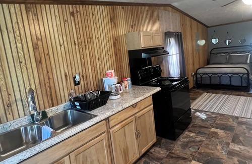 Preston Cottage | Family friendly, quiet neighborhood, 7 minutes from town. 20 minutes from Casino