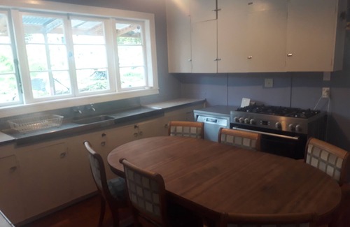 Raglan Villa | FAMILY FRIENDLY SUNNY DECK CLOSE TO WATER AND TOWN