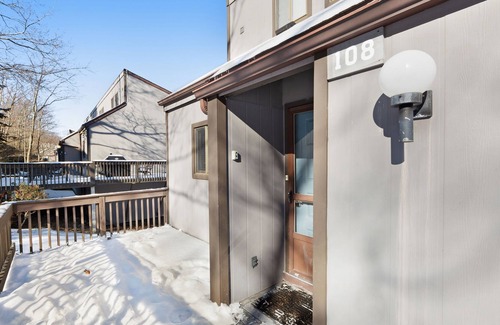 Village at Camelback House | Family-friendly townhome w/shared hot tub, indoor pool, central AC - near slopes
