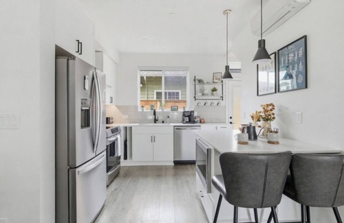 West Woodland House | Family-friendly Townhouse with Rooftop & Workspace Near Zoo, Breweries